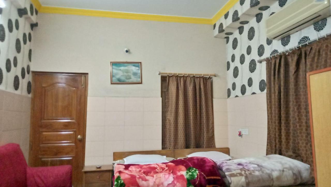 Hotel Surja Laxmi Raiganj Dış mekan fotoğraf